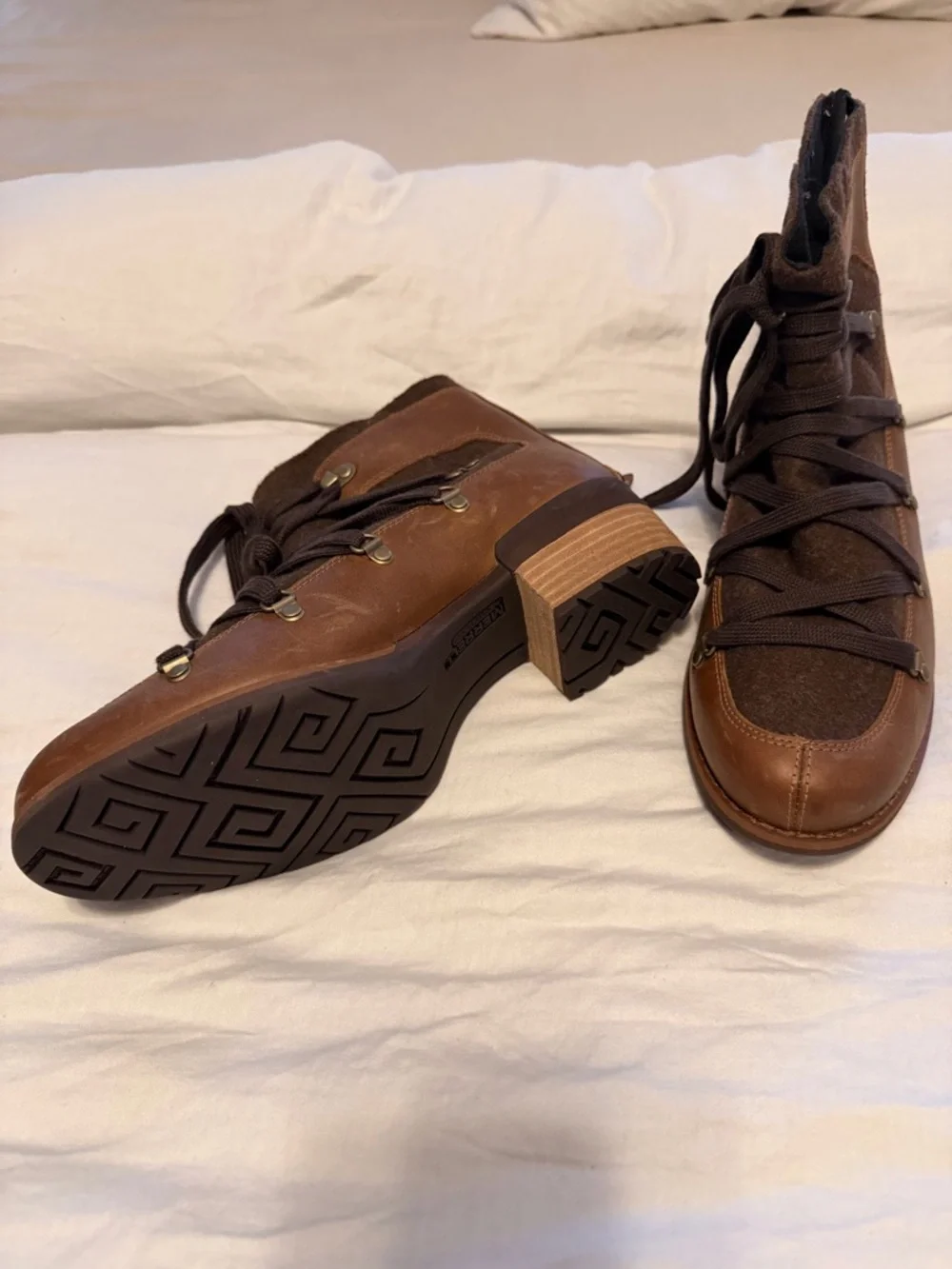 Merrell Women Brown Leather & Fabric Lace-Up Ankle Boots 10